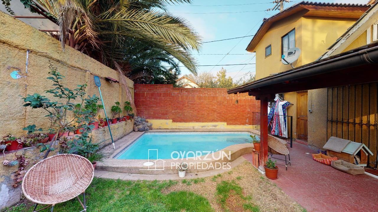 Casa con piscina y departamento independiente