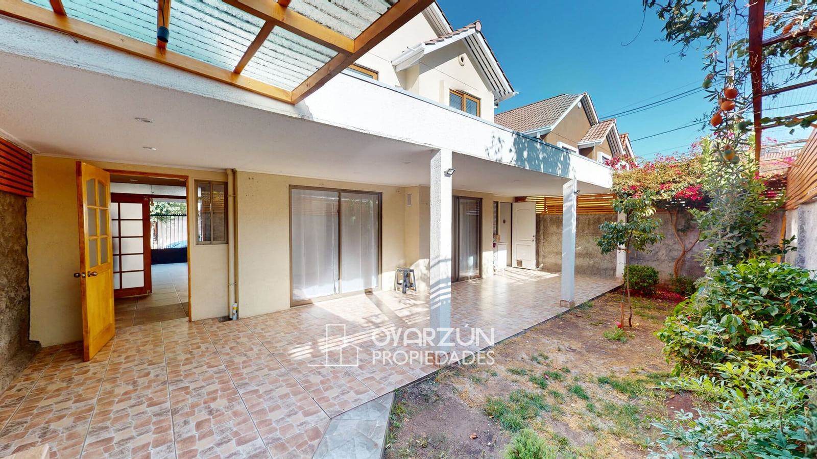 Casa remodelada de 3 dormitorios con patio