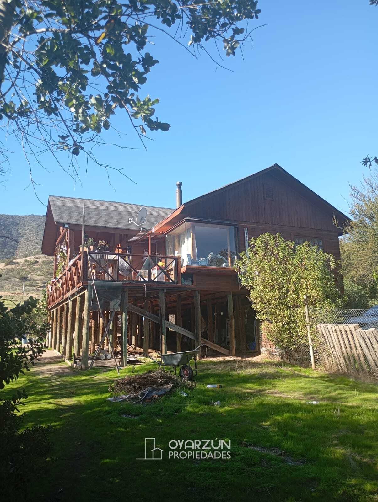 Parcela de 15.000 m² con 2 casas