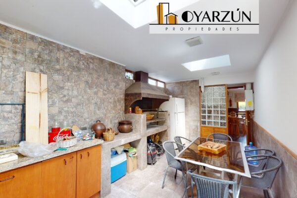 Se Vende Casa En Condominio de 4 Dormitorios, 4 Baños, Estar, 2 Estacionamientos, 330 Metros Totales