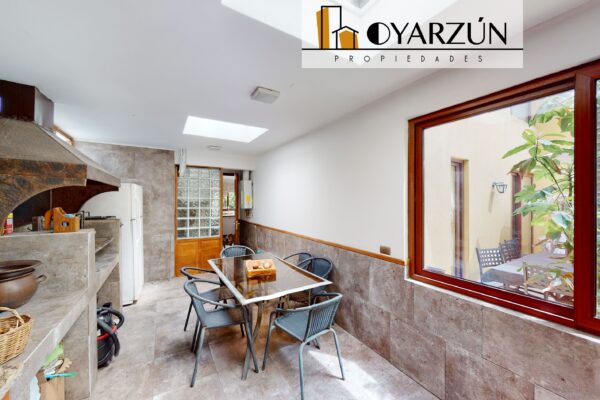 Se Vende Casa En Condominio de 4 Dormitorios, 4 Baños, Estar, 2 Estacionamientos, 330 Metros Totales