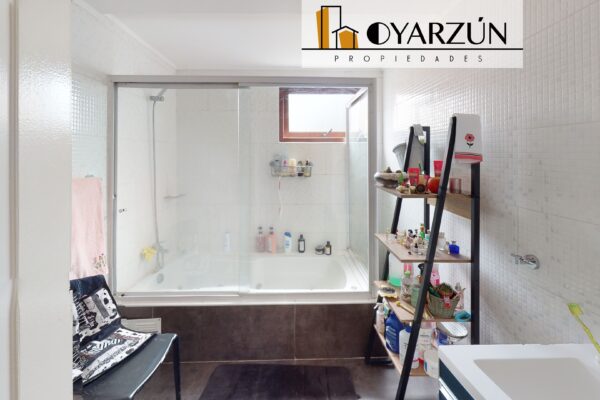 Se Vende Casa En Condominio de 4 Dormitorios, 4 Baños, Estar, 2 Estacionamientos, 330 Metros Totales