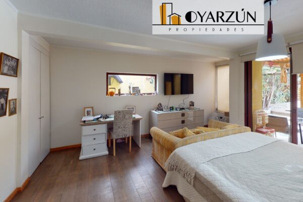 Se Vende Casa En Condominio de 4 Dormitorios, 4 Baños, Estar, 2 Estacionamientos, 330 Metros Totales