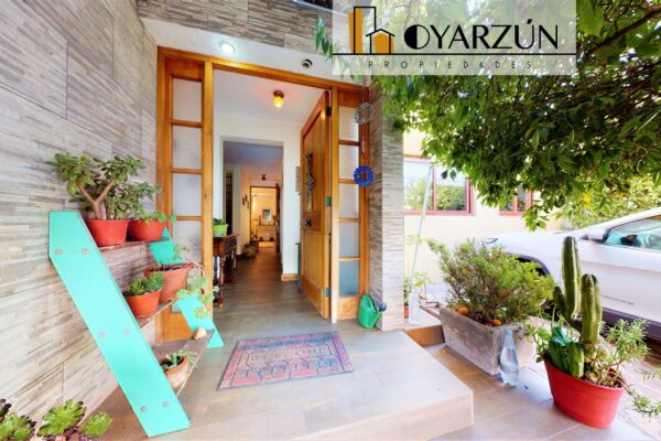 Se Vende Casa En Condominio de 4 Dormitorios, 4 Baños, Estar, 2 Estacionamientos, 330 Metros Totales