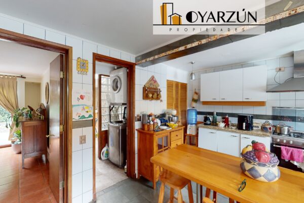 Se Vende Casa En Condominio de 4 Dormitorios, 4 Baños, Estar, 2 Estacionamientos, 330 Metros Totales