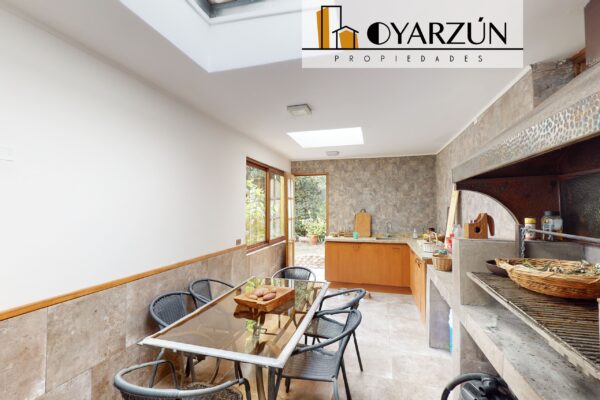 Se Vende Casa En Condominio de 4 Dormitorios, 4 Baños, Estar, 2 Estacionamientos, 330 Metros Totales